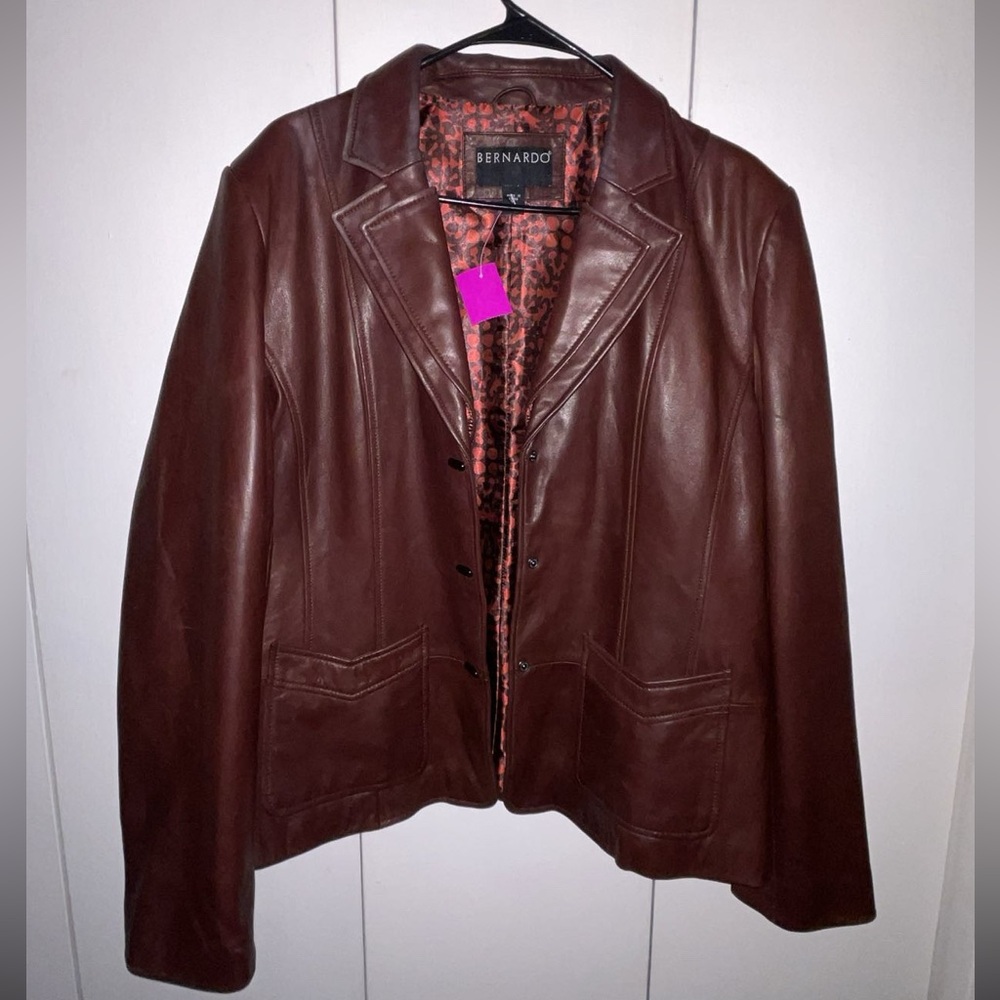 Vintage Brown Leather Jacket 
Condition 10/10 
Brand new